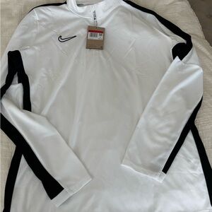 NWT Nike Women’s White and Black Dri Fit Large
